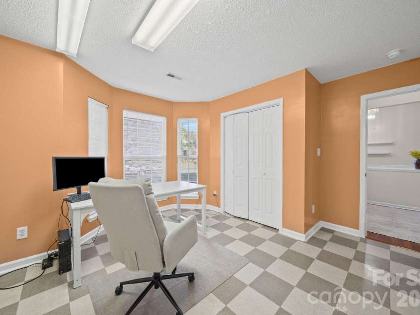 6414 Goldenblush Circle, Charlotte, NC 28269.  MLS# CAR4422176, YatesRealty ID 51051. 