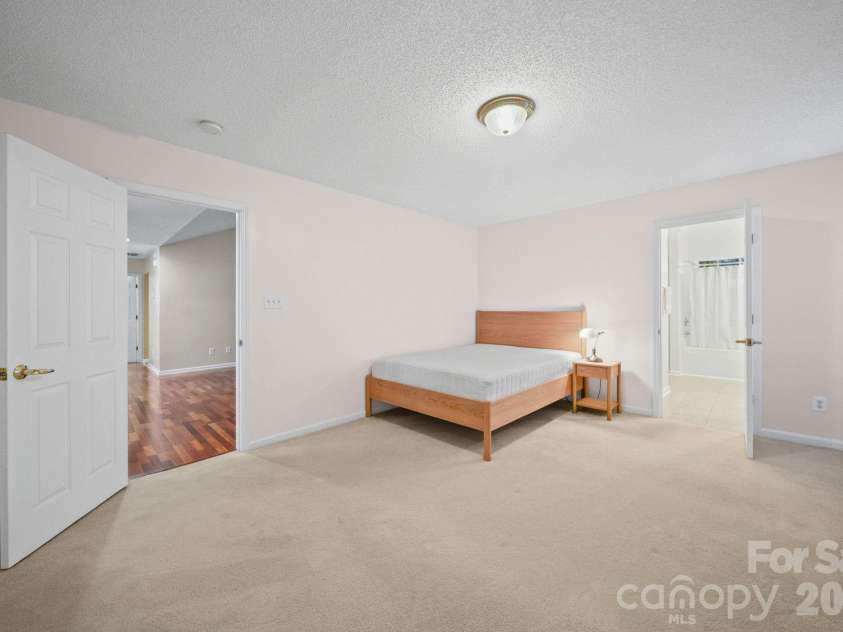 6414 Goldenblush Circle, Charlotte, NC 28269.  MLS# CAR4422176, YatesRealty ID 51051. 