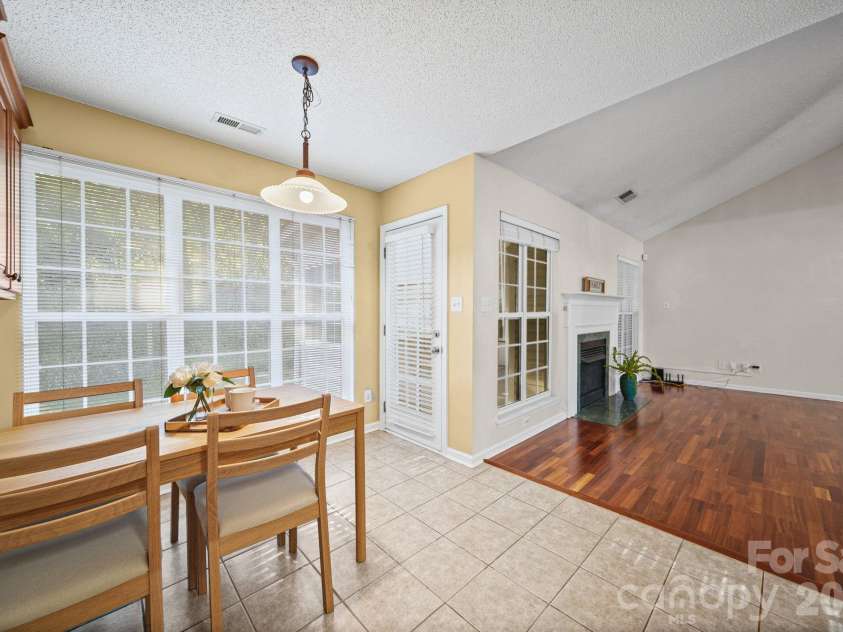 6414 Goldenblush Circle, Charlotte, NC 28269.  MLS# CAR4422176, YatesRealty ID 51051. 