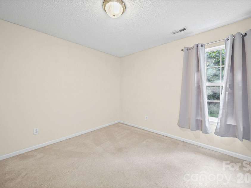 6414 Goldenblush Circle, Charlotte, NC 28269.  MLS# CAR4422176, YatesRealty ID 51051. 