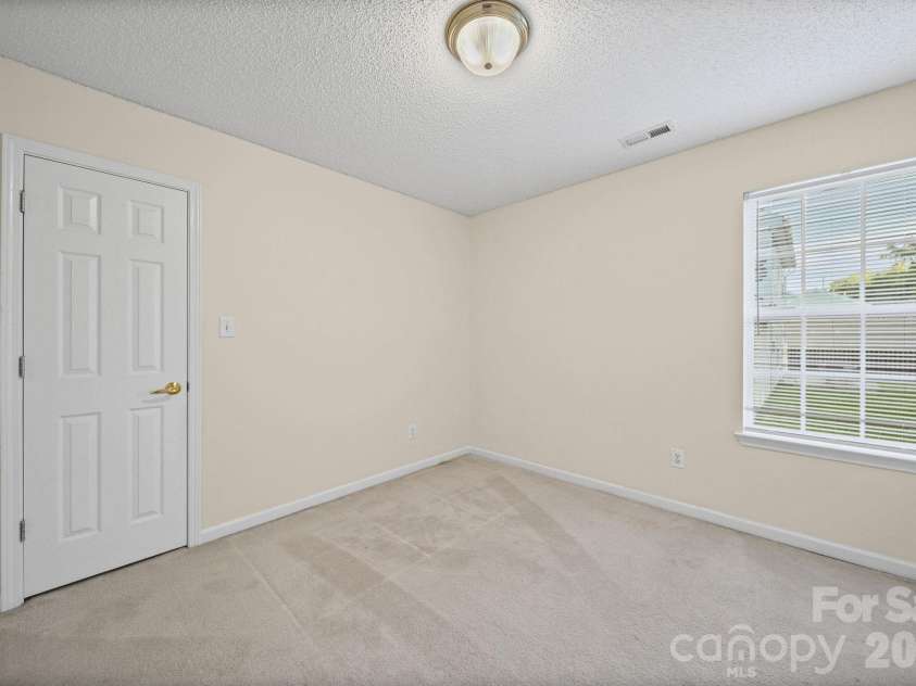 6414 Goldenblush Circle, Charlotte, NC 28269.  MLS# CAR4422176, YatesRealty ID 51051. 