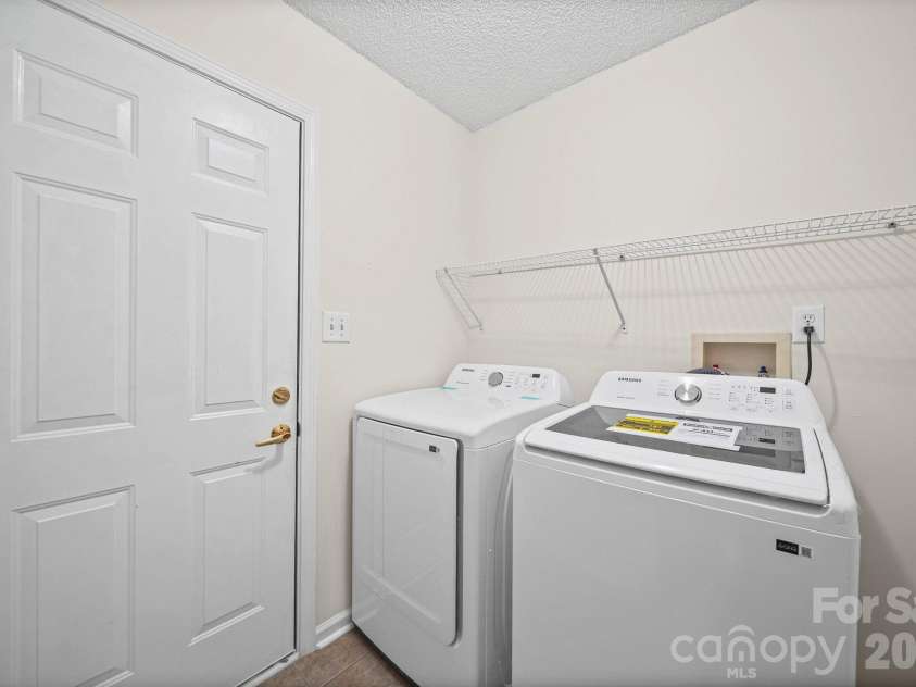 6414 Goldenblush Circle, Charlotte, NC 28269.  MLS# CAR4422176, YatesRealty ID 51051. 