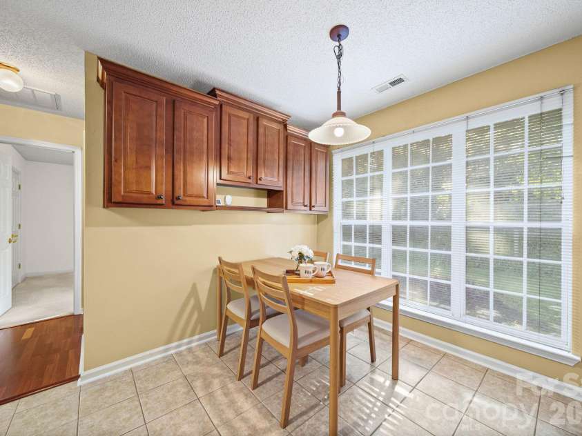 6414 Goldenblush Circle, Charlotte, NC 28269.  MLS# CAR4422176, YatesRealty ID 51051. 
