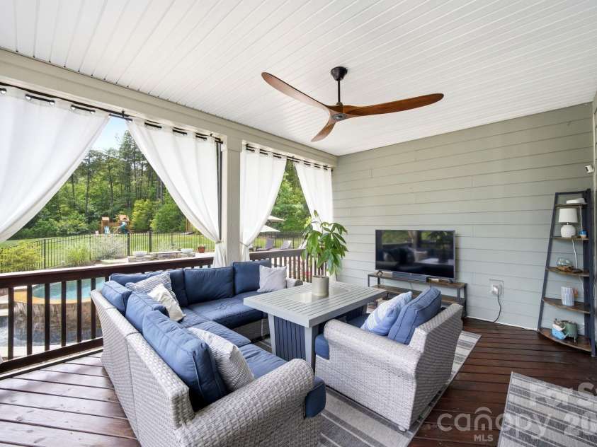 4219 Island Fox Lane, Denver, NC 28037.  MLS# CAR4422543, YatesRealty ID 51052. 