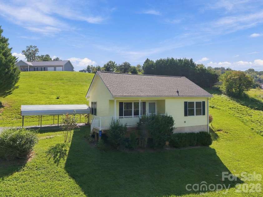 117 Ho Hum Way, Leicester, NC 28748.  MLS# CAR4422890, YatesRealty ID 51054. 