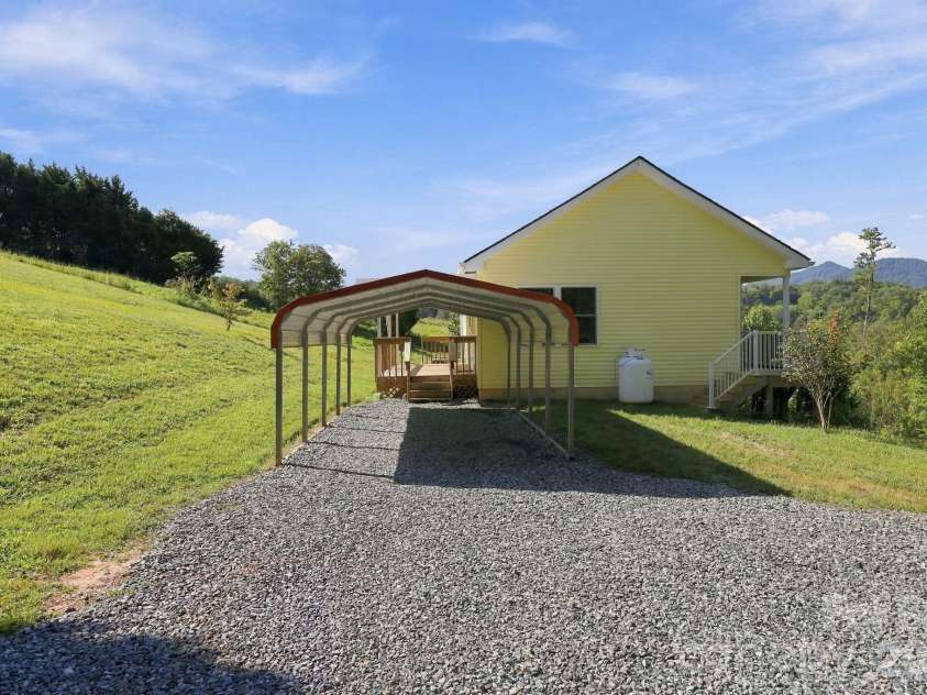 117 Ho Hum Way, Leicester, NC 28748.  MLS# CAR4422890, YatesRealty ID 51054. 