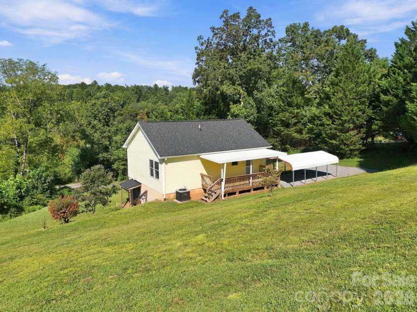 117 Ho Hum Way, Leicester, NC 28748.  MLS# CAR4422890, YatesRealty ID 51054. 
