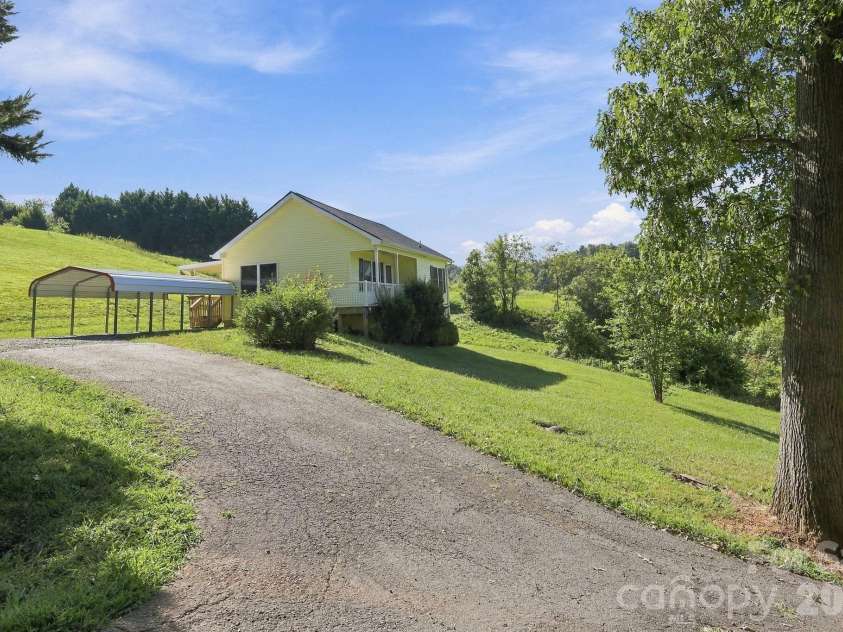 117 Ho Hum Way, Leicester, NC 28748.  MLS# CAR4422890, YatesRealty ID 51054. 