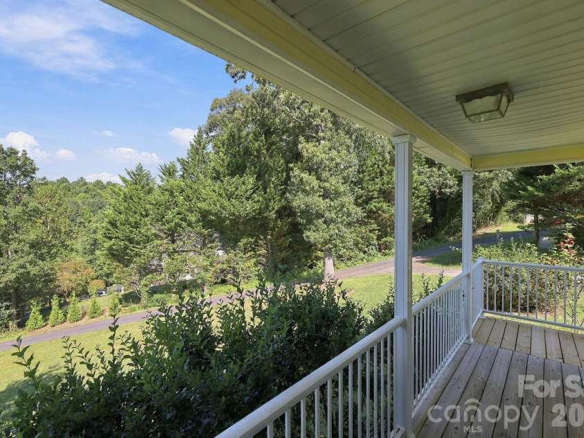117 Ho Hum Way, Leicester, NC 28748.  MLS# CAR4422890, YatesRealty ID 51054. 