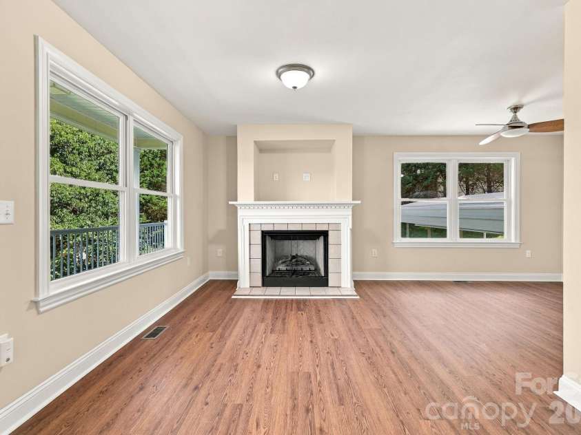 117 Ho Hum Way, Leicester, NC 28748.  MLS# CAR4422890, YatesRealty ID 51054. 