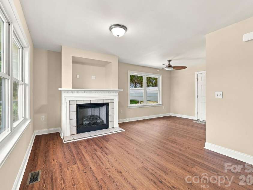 117 Ho Hum Way, Leicester, NC 28748.  MLS# CAR4422890, YatesRealty ID 51054. 