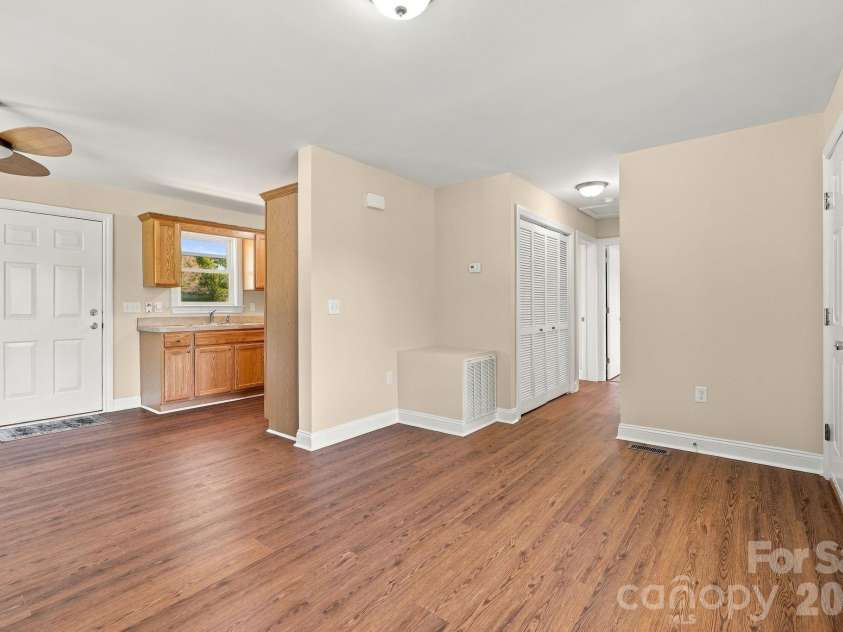 117 Ho Hum Way, Leicester, NC 28748.  MLS# CAR4422890, YatesRealty ID 51054. 