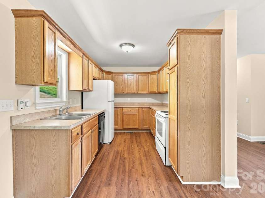 117 Ho Hum Way, Leicester, NC 28748.  MLS# CAR4422890, YatesRealty ID 51054. 