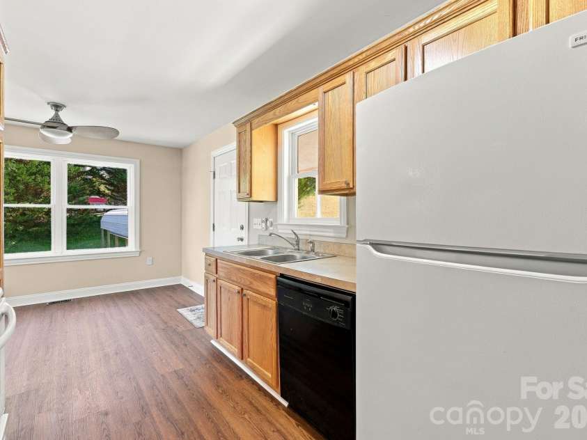 117 Ho Hum Way, Leicester, NC 28748.  MLS# CAR4422890, YatesRealty ID 51054. 
