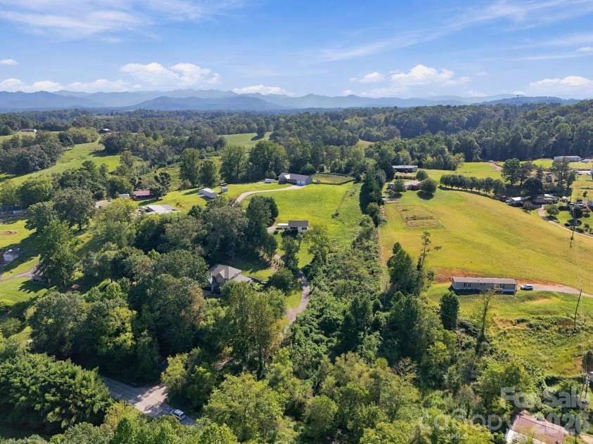 117 Ho Hum Way, Leicester, NC 28748.  MLS# CAR4422890, YatesRealty ID 51054. 