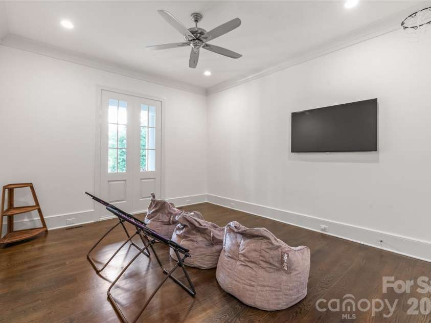 2800 Wintergreen Drive, Charlotte, NC 28211.  MLS# CAR4410831, YatesRealty ID 51056. 