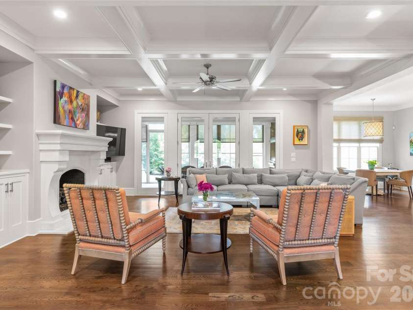 2800 Wintergreen Drive, Charlotte, NC 28211.  MLS# CAR4410831, YatesRealty ID 51056. Open and bright. A true gathering space