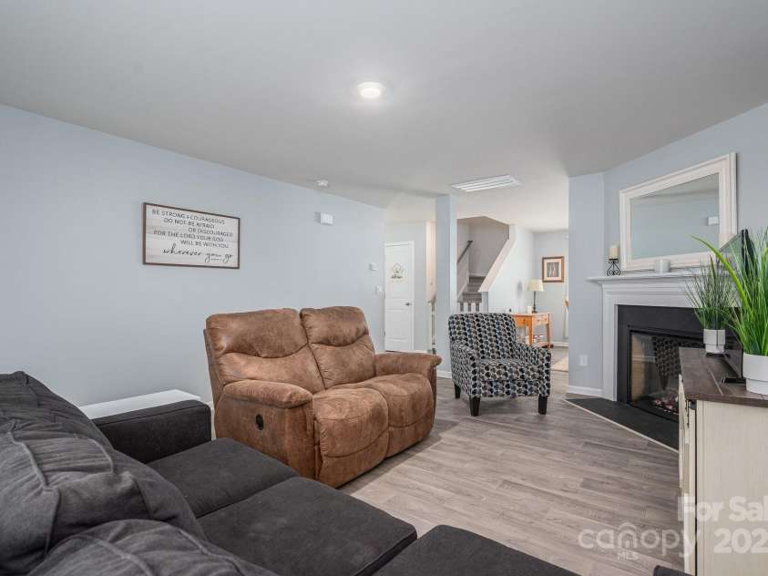 1347 Mifflin Lane, Dallas, NC 28034.  MLS# CAR4245403, YatesRealty ID 5106. 