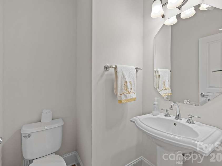 2100 Goddard Way, Waxhaw, NC 28173.  MLS# CAR4344975, YatesRealty ID 5106. 