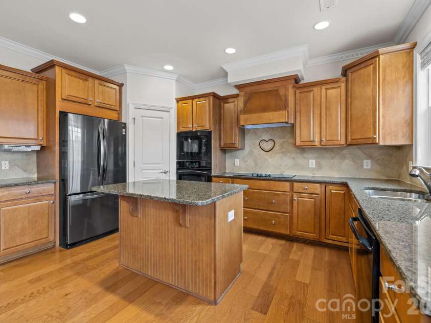 2100 Goddard Way, Waxhaw, NC 28173.  MLS# CAR4344975, YatesRealty ID 5106. 