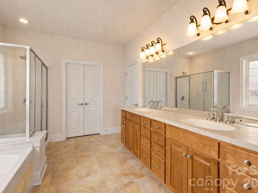 2100 Goddard Way, Waxhaw, NC 28173.  MLS# CAR4344975, YatesRealty ID 5106. 