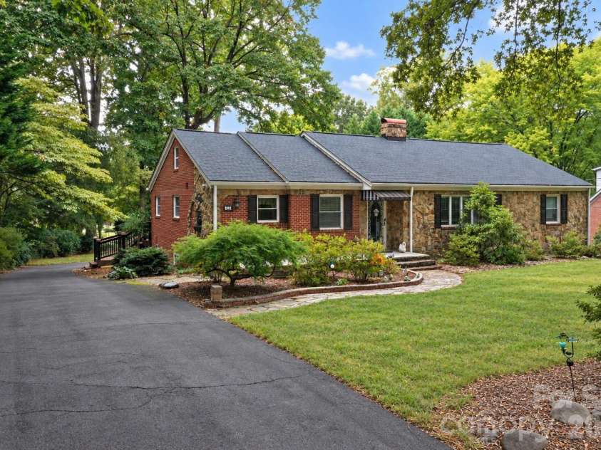 609 1st Avenue, Conover, NC 28613.  MLS# CAR4424652, YatesRealty ID 51063. 