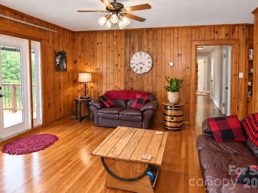 609 1st Avenue, Conover, NC 28613.  MLS# CAR4424652, YatesRealty ID 51063. 