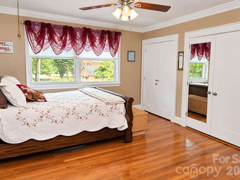 609 1st Avenue, Conover, NC 28613.  MLS# CAR4424652, YatesRealty ID 51063. 