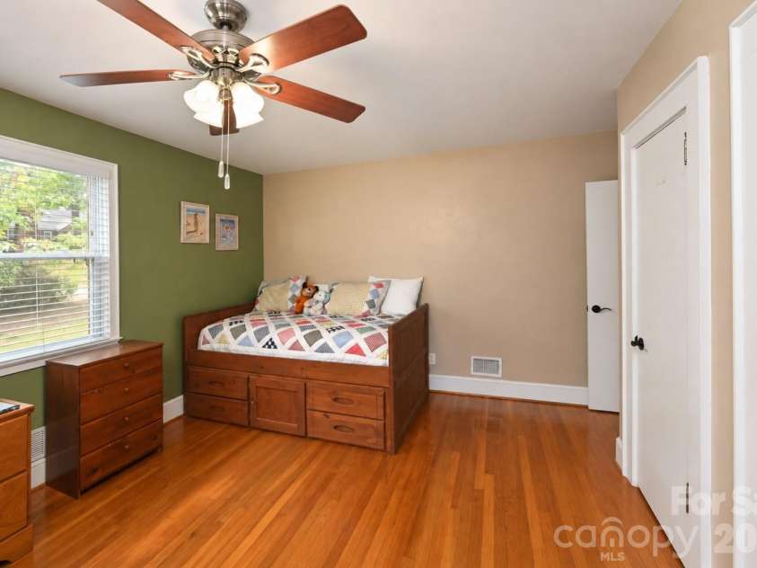 609 1st Avenue, Conover, NC 28613.  MLS# CAR4424652, YatesRealty ID 51063. 