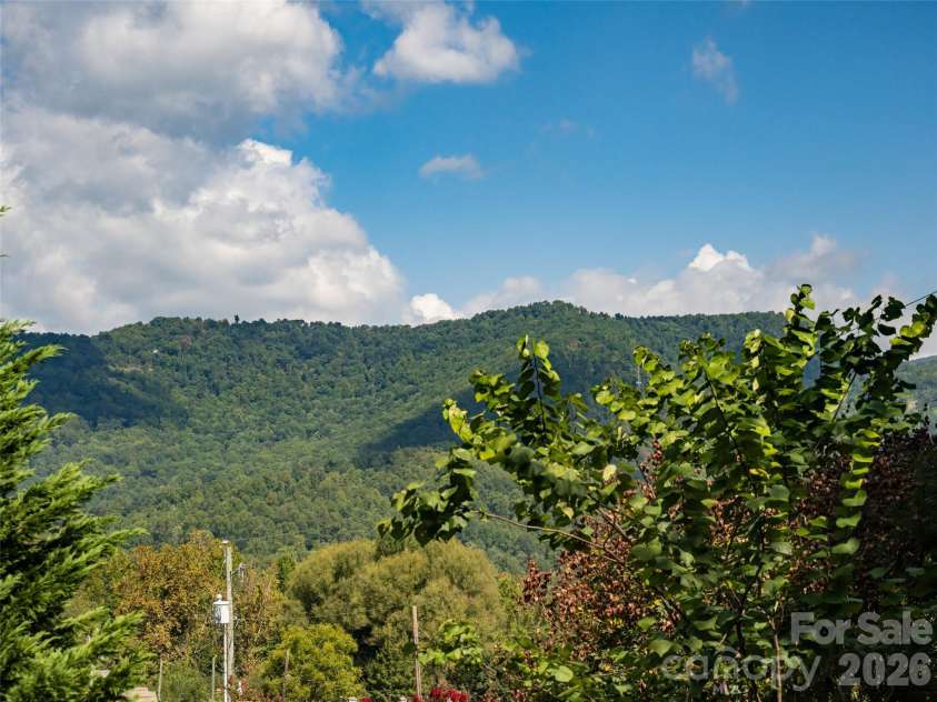 1 Half Moon Drive, Swannanoa, NC 28778.  MLS# CAR4424834, YatesRealty ID 51065. 