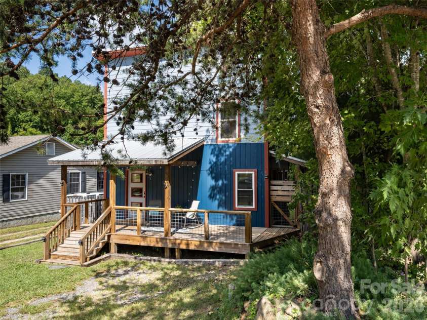 1 Half Moon Drive, Swannanoa, NC 28778.  MLS# CAR4424834, YatesRealty ID 51065. 