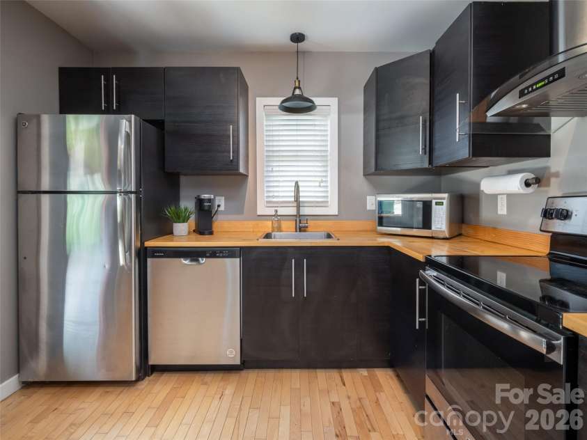 1 Half Moon Drive, Swannanoa, NC 28778.  MLS# CAR4424834, YatesRealty ID 51065. 