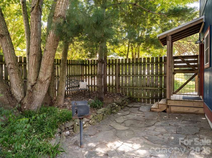1 Half Moon Drive, Swannanoa, NC 28778.  MLS# CAR4424834, YatesRealty ID 51065. 