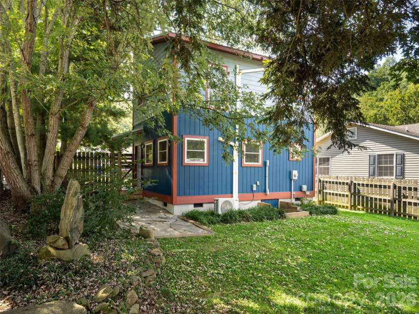 1 Half Moon Drive, Swannanoa, NC 28778.  MLS# CAR4424834, YatesRealty ID 51065. 