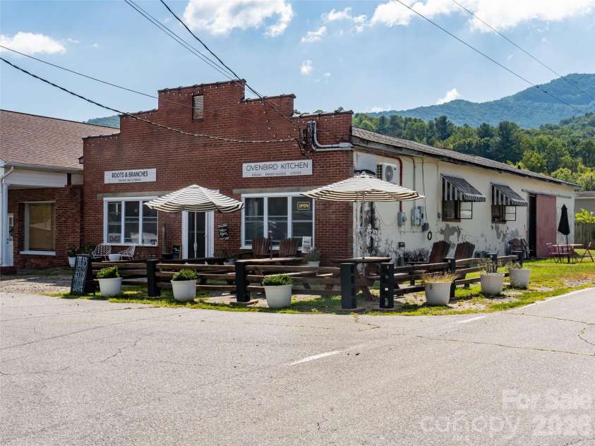 1 Half Moon Drive, Swannanoa, NC 28778.  MLS# CAR4424834, YatesRealty ID 51065. 