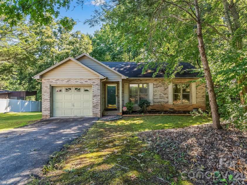 2524 Robinson Road, Newton, NC 28658.  MLS# CAR4423036, YatesRealty ID 51066. 