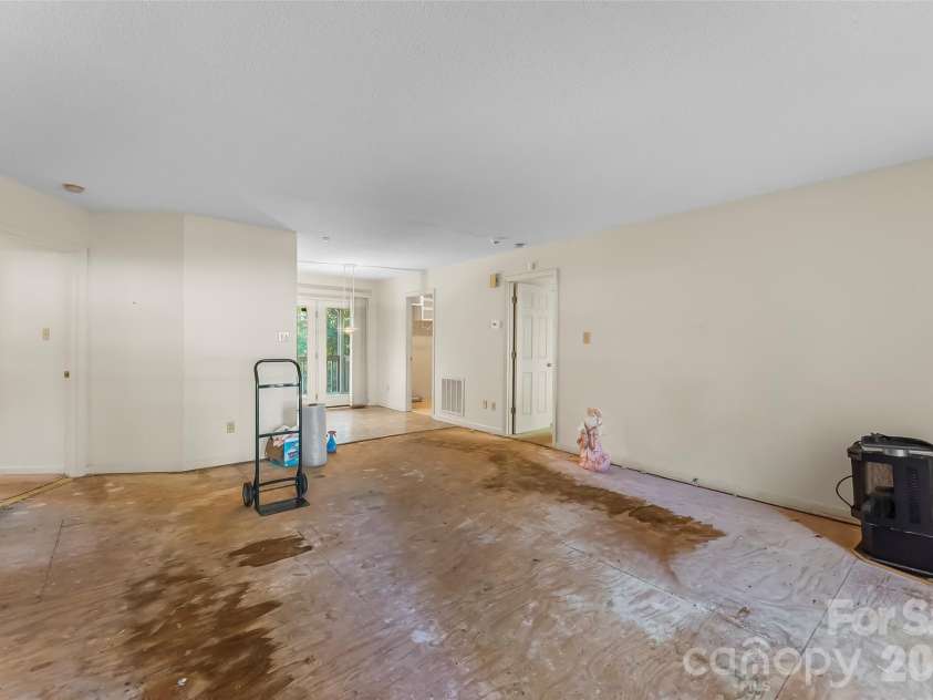2524 Robinson Road, Newton, NC 28658.  MLS# CAR4423036, YatesRealty ID 51066. 