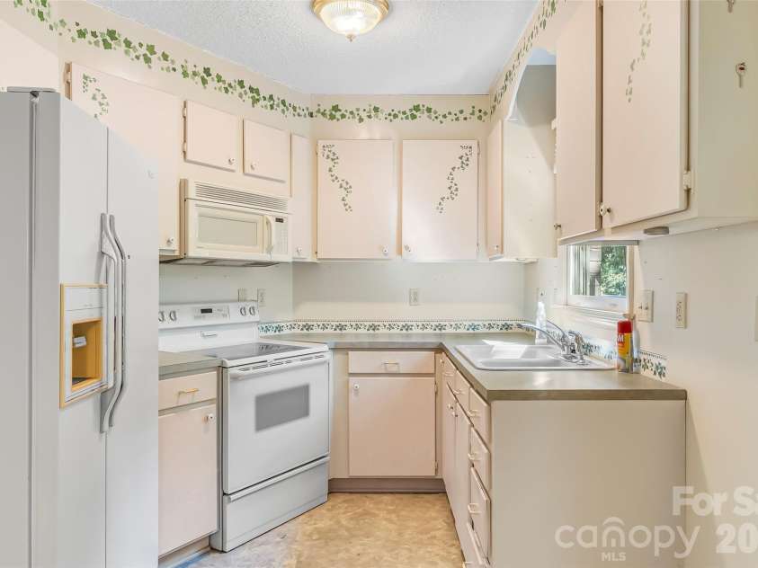 2524 Robinson Road, Newton, NC 28658.  MLS# CAR4423036, YatesRealty ID 51066. 