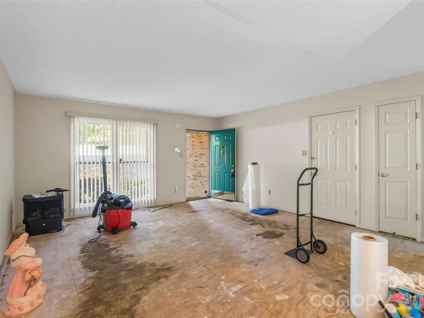 2524 Robinson Road, Newton, NC 28658.  MLS# CAR4423036, YatesRealty ID 51066. 