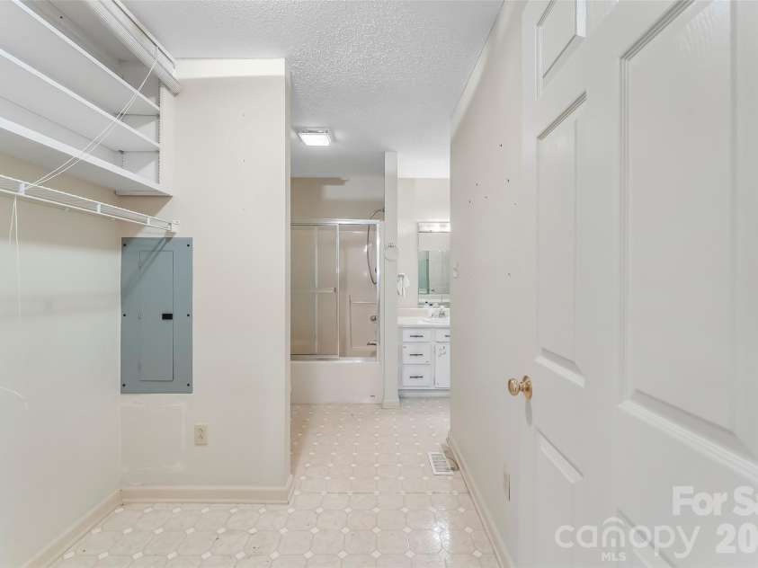 2524 Robinson Road, Newton, NC 28658.  MLS# CAR4423036, YatesRealty ID 51066. 