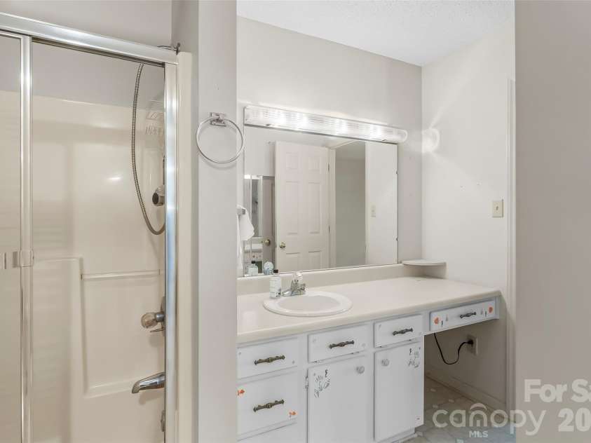2524 Robinson Road, Newton, NC 28658.  MLS# CAR4423036, YatesRealty ID 51066. 