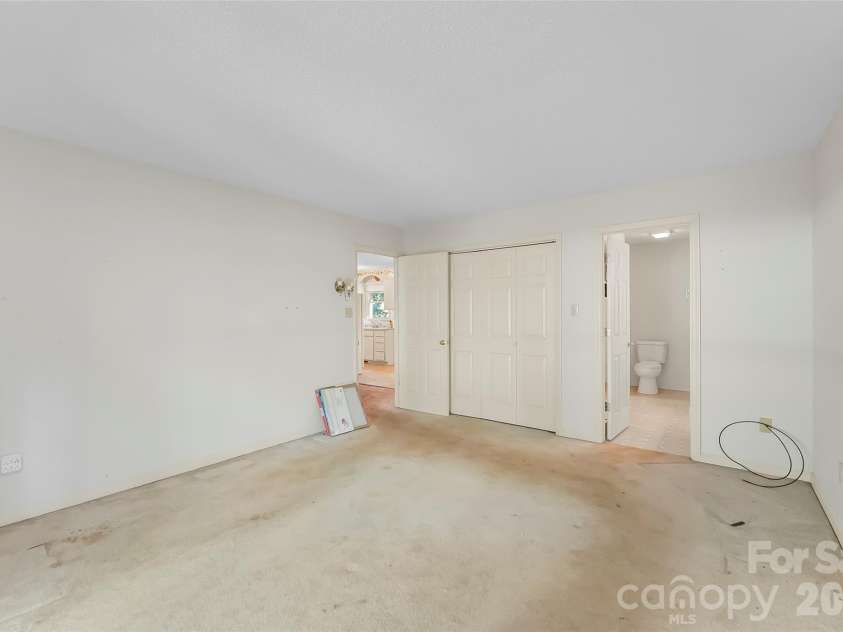 2524 Robinson Road, Newton, NC 28658.  MLS# CAR4423036, YatesRealty ID 51066. 