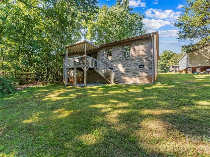 2524 Robinson Road, Newton, NC 28658.  MLS# CAR4423036, YatesRealty ID 51066. 
