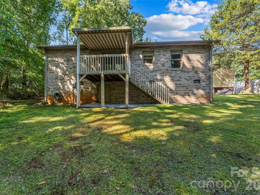 2524 Robinson Road, Newton, NC 28658.  MLS# CAR4423036, YatesRealty ID 51066. 