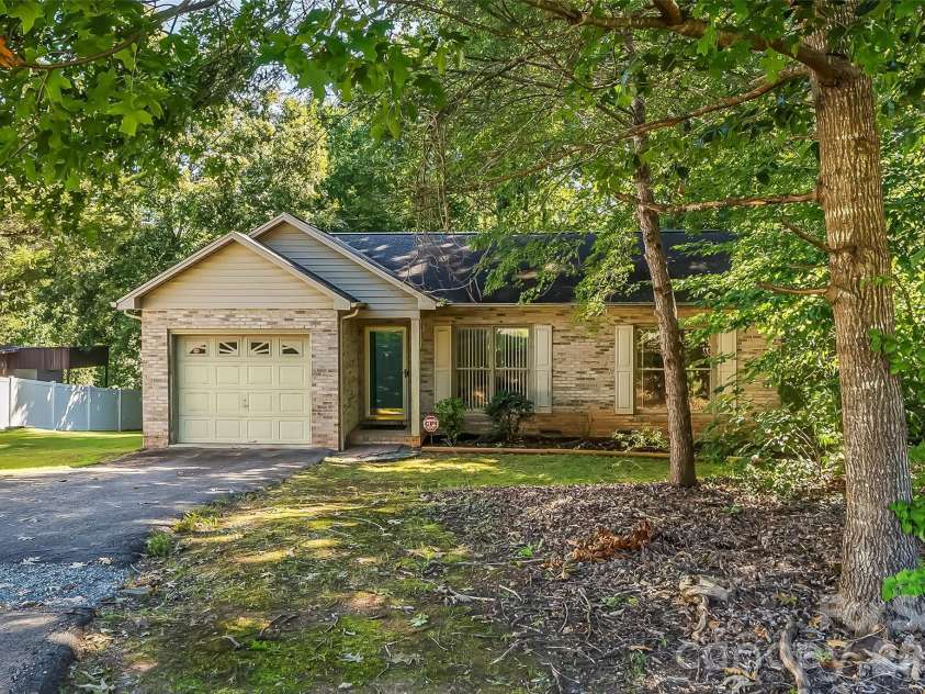 2524 Robinson Road, Newton, NC 28658.  MLS# CAR4423036, YatesRealty ID 51066. 