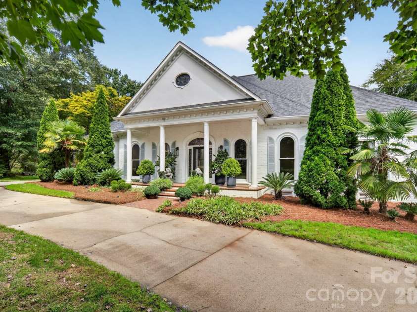 3747 Moorland Drive, Charlotte, NC 28226.  MLS# CAR4424515, YatesRealty ID 51069. 