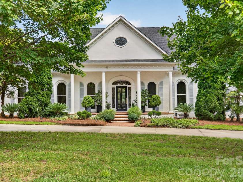 3747 Moorland Drive, Charlotte, NC 28226.  MLS# CAR4424515, YatesRealty ID 51069. 