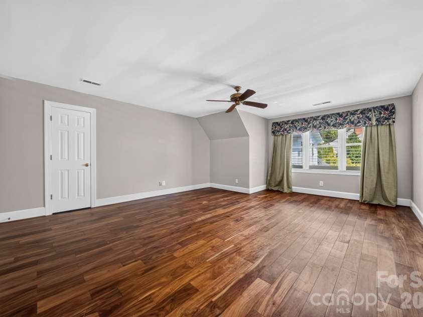 3747 Moorland Drive, Charlotte, NC 28226.  MLS# CAR4424515, YatesRealty ID 51069. 