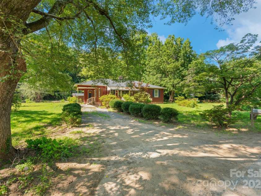 25 Wall Road, Tryon, NC 28782.  MLS# CAR4274060, YatesRealty ID 5107. 