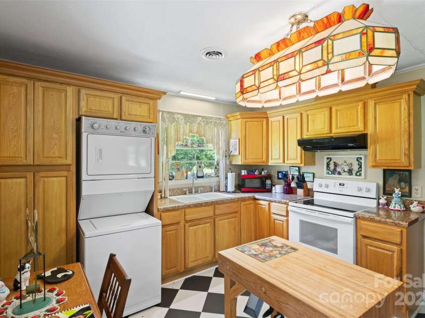 25 Wall Road, Tryon, NC 28782.  MLS# CAR4274060, YatesRealty ID 5107. 